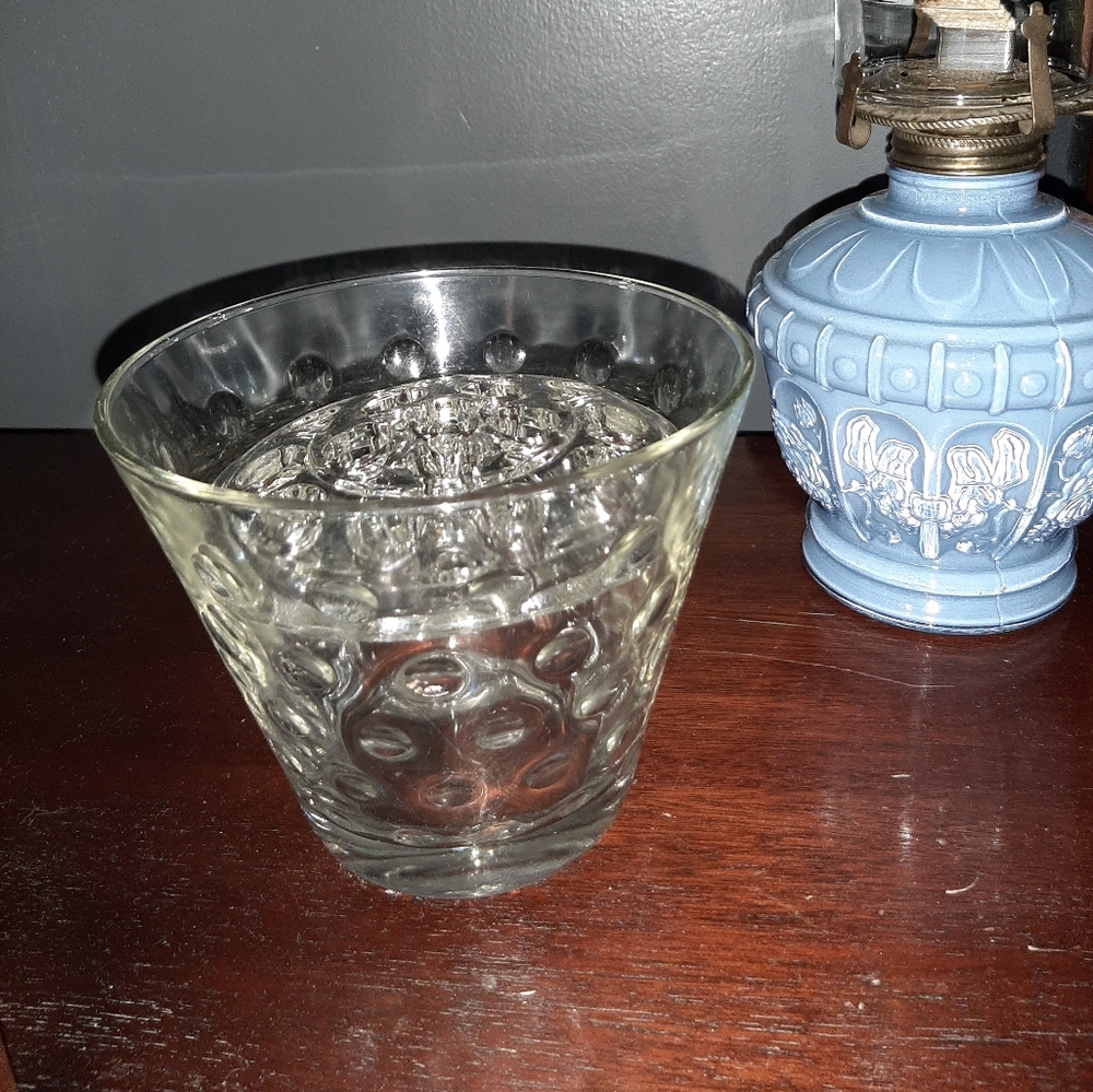 Vintage vase w/frog